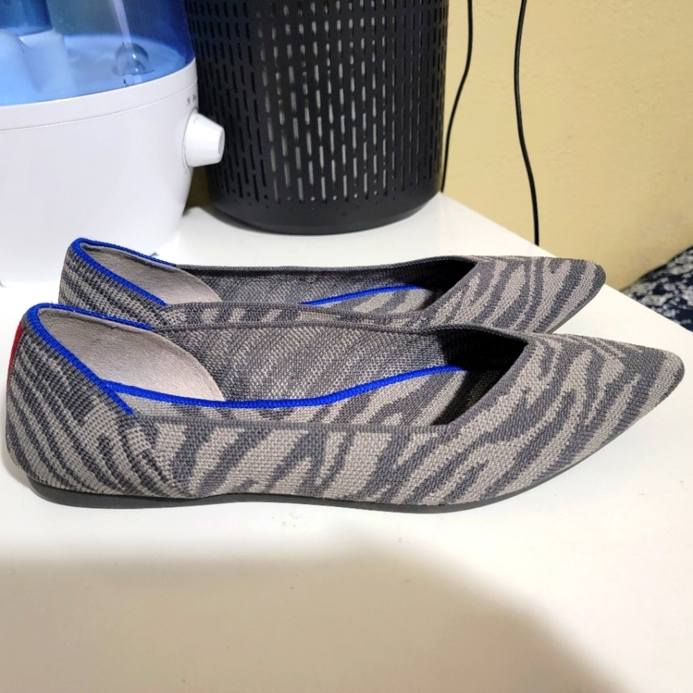 ROTHY'S WOMEN SIZE 8 GRAY STRIPED FLATS